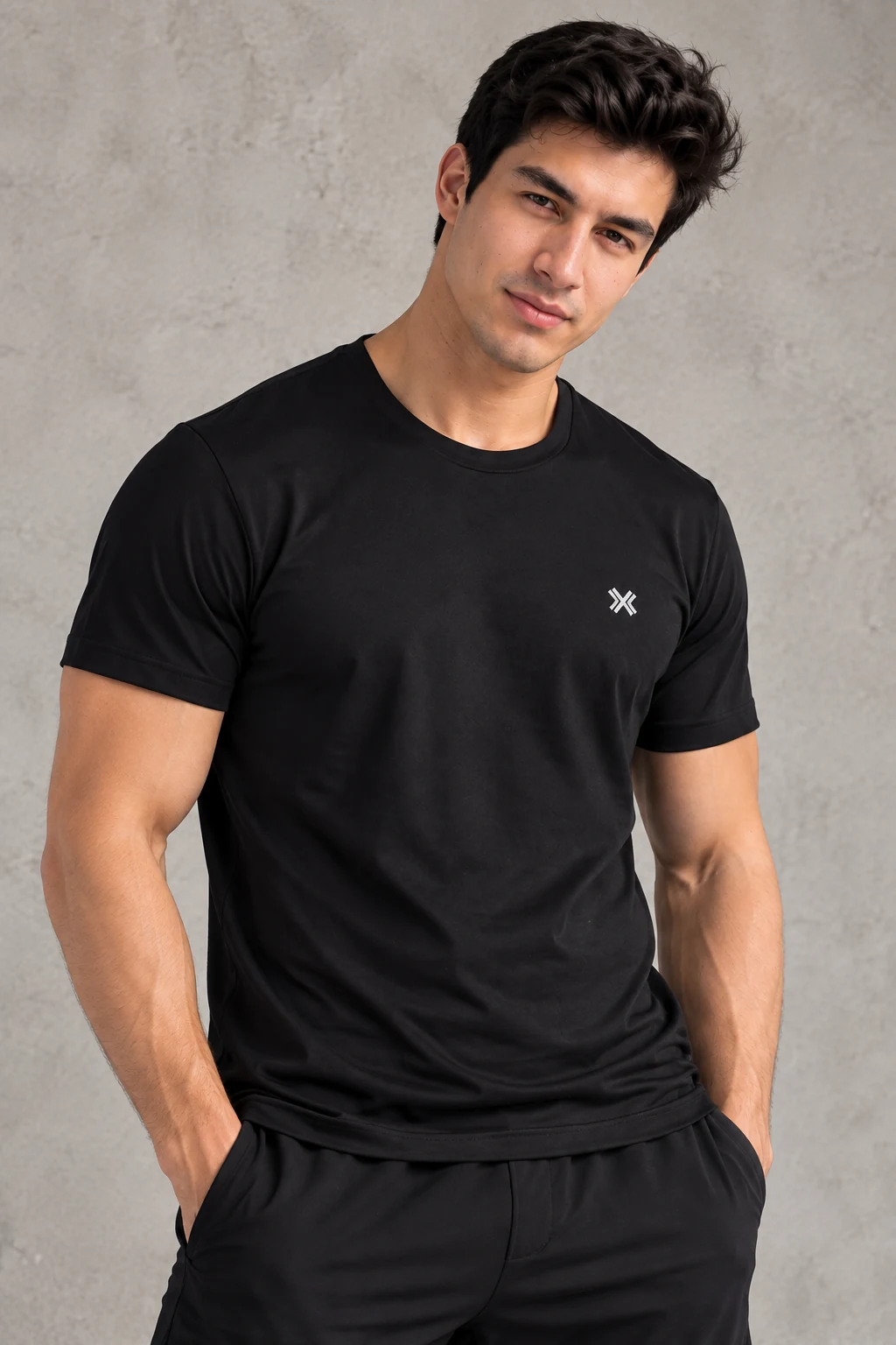 Modelo com camiseta preta 40 Graus