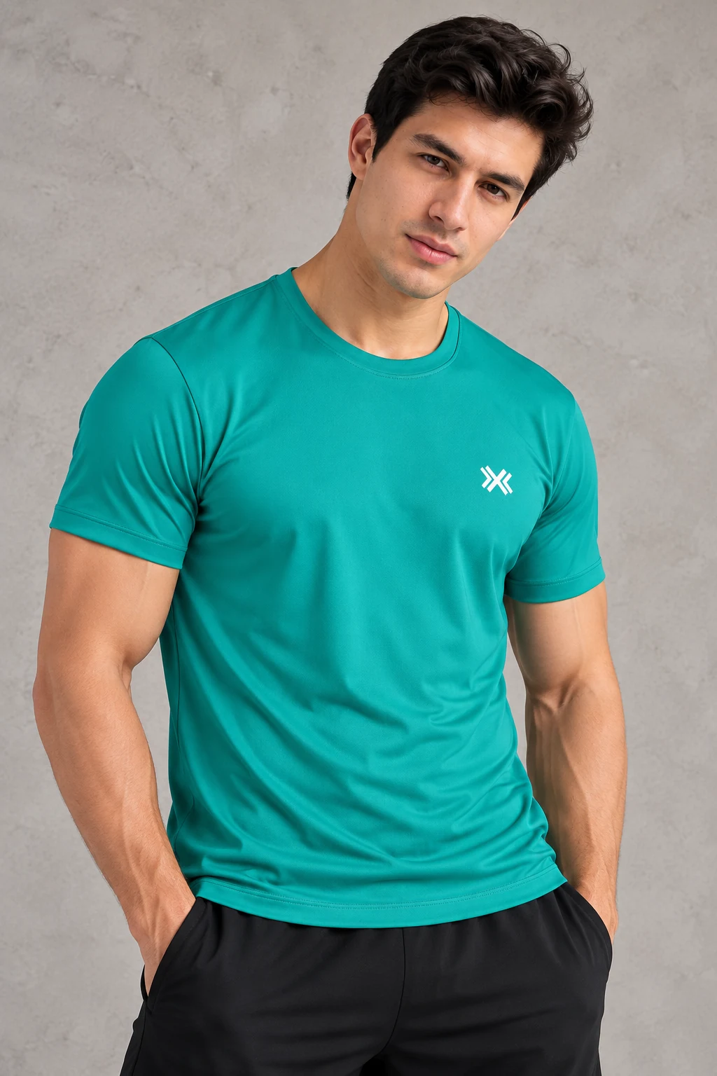 Modelo com camiseta verde água 40 Graus